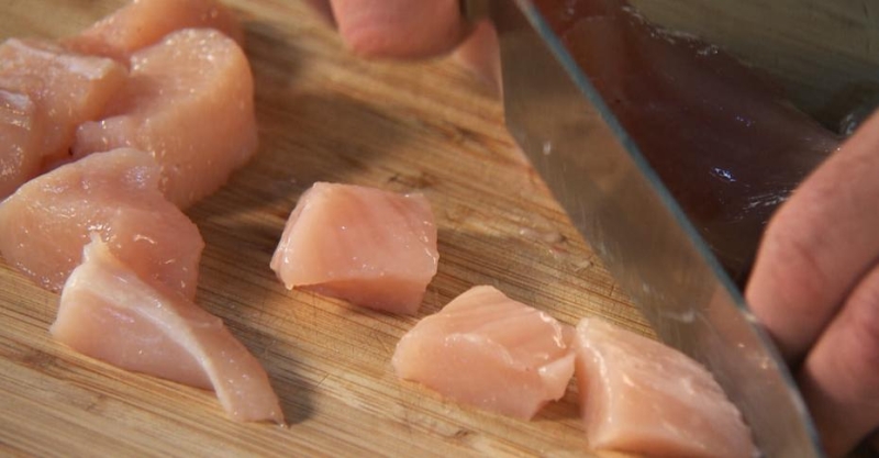 Тунисский салат с курицей и нутом