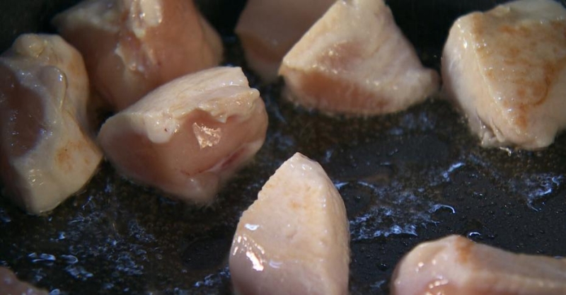 Тунисский салат с курицей и нутом