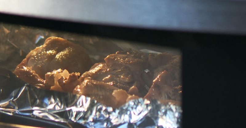 Тайский салат с курицей и манго