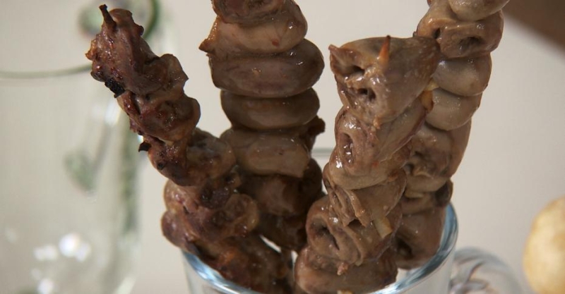 Куриные сердечки в азиатском стиле на шпажках