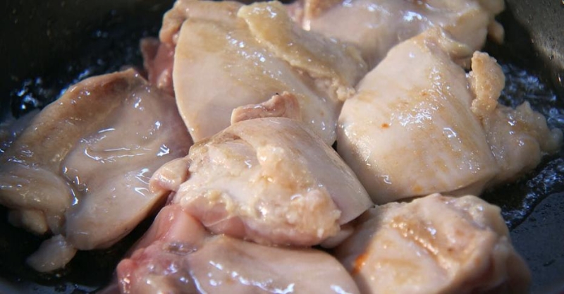 Тайский салат с курицей и манго