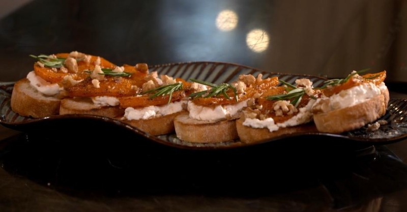 Брускетты с жареной тыквой