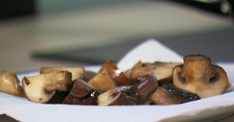 Салат из пасты с шампиньонами