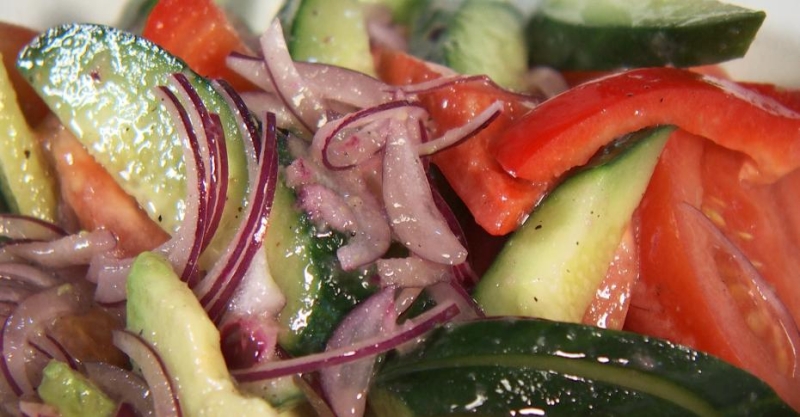 Овощной салат с луковой заправкой