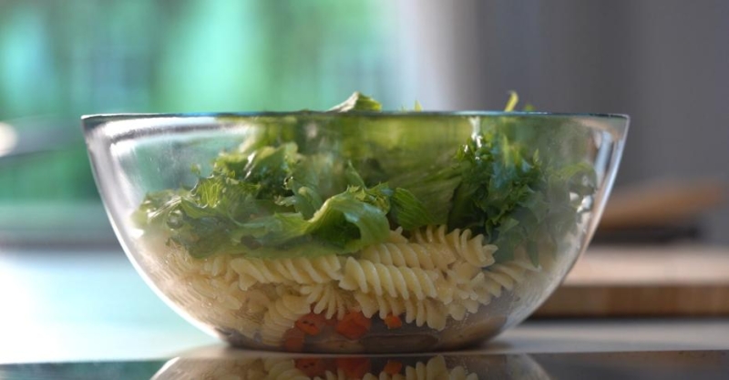 Салат из пасты с шампиньонами