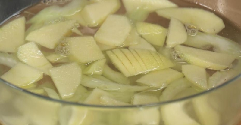 Салат из трески с заправкой из хрена