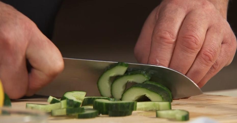 Салат из трески с заправкой из хрена