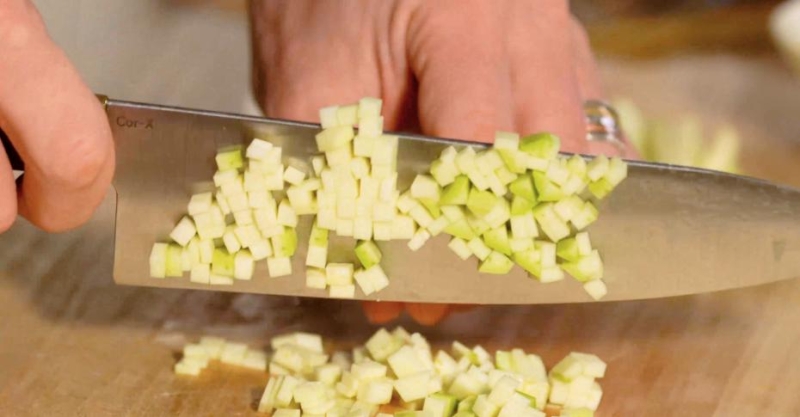 Салат кабачком и горошком