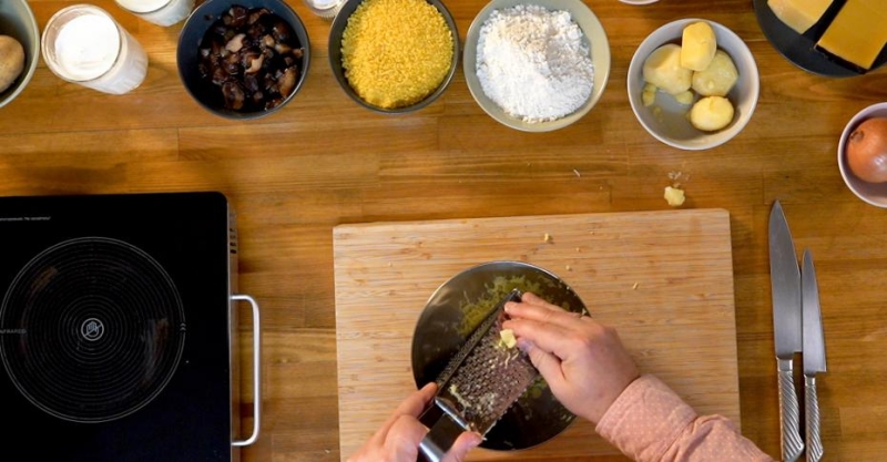 Картофельные шарики с сыром