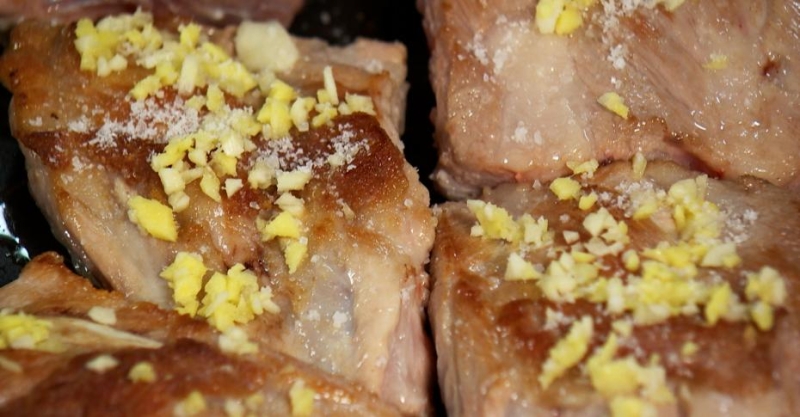 Свиные рёбра с пикантным соусом