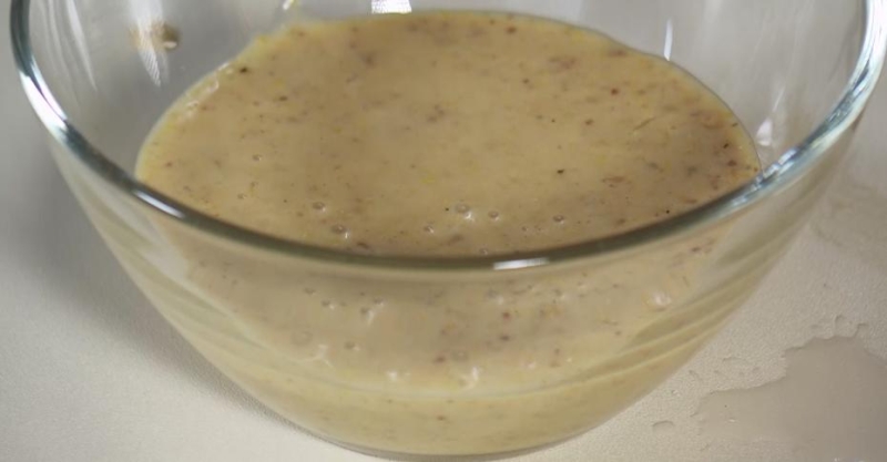 Салат из сырой цветной капусты и яблока с горчичной заправкой