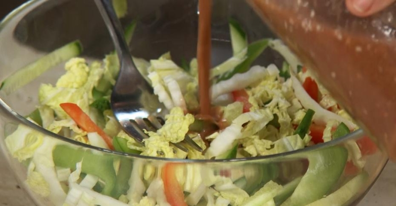 Салат с азиатским соусом