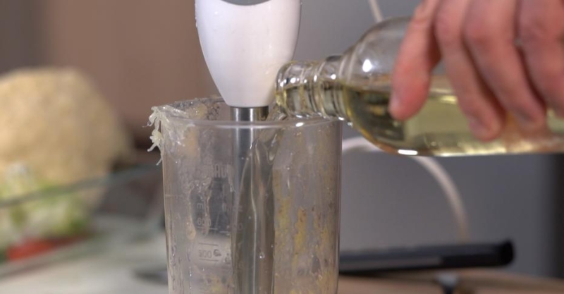 Тёплый салат с печёнкой, булгуром и курагой