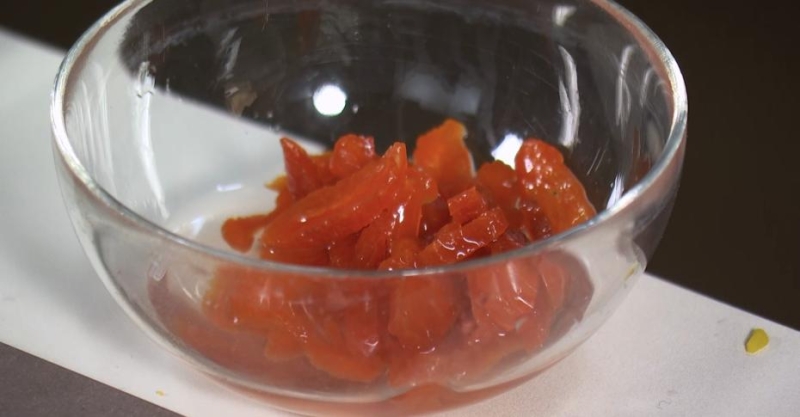 Тёплый салат с печёнкой, булгуром и курагой