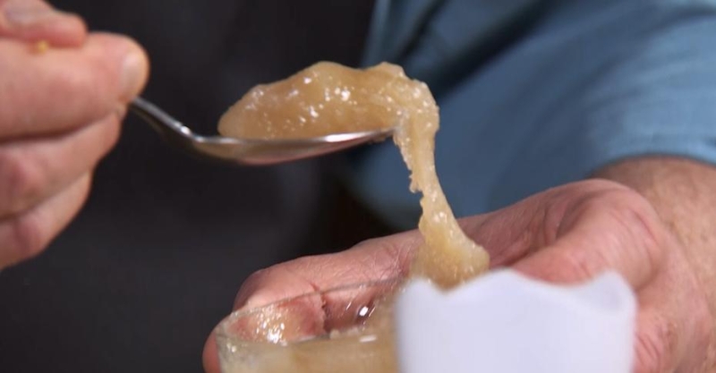 Тёплый салат с печёнкой, булгуром и курагой