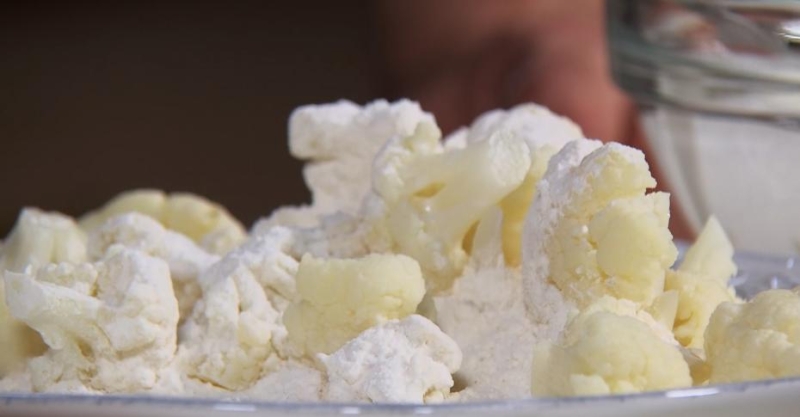 Капуста в хрустящем тесте с соусом сладкий чили