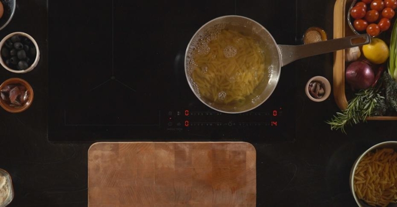 Салат с пастой и тунцом