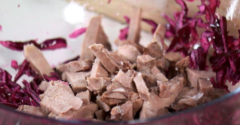 Красный салат от Сальвадора Дали