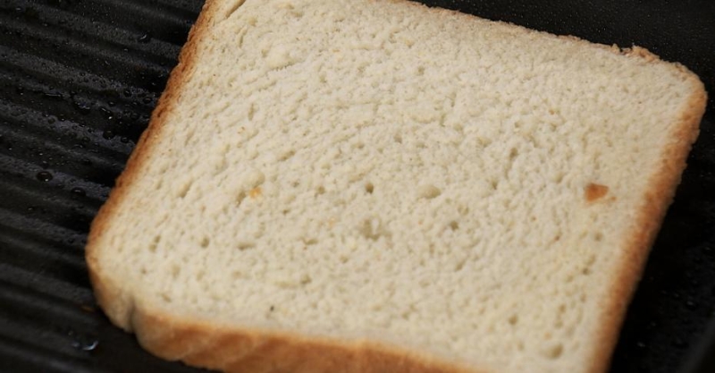 Шпажка с мини-стейком и креветкой