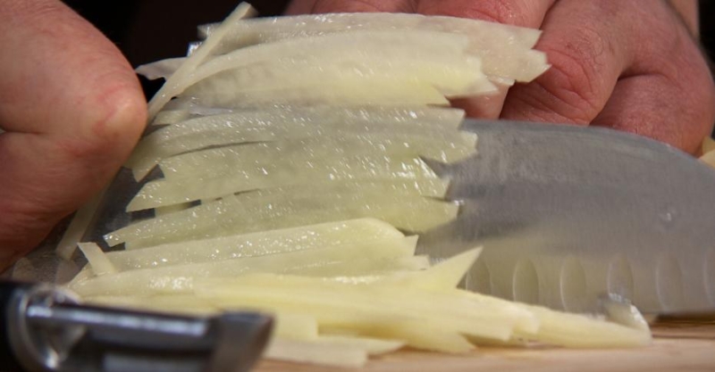 Корейский салат из полусырой картошки