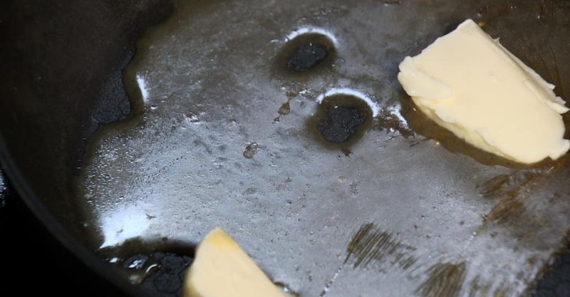 Шпажка с мини-стейком и креветкой