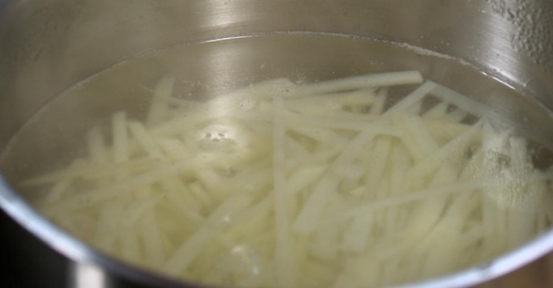 Корейский салат из полусырой картошки