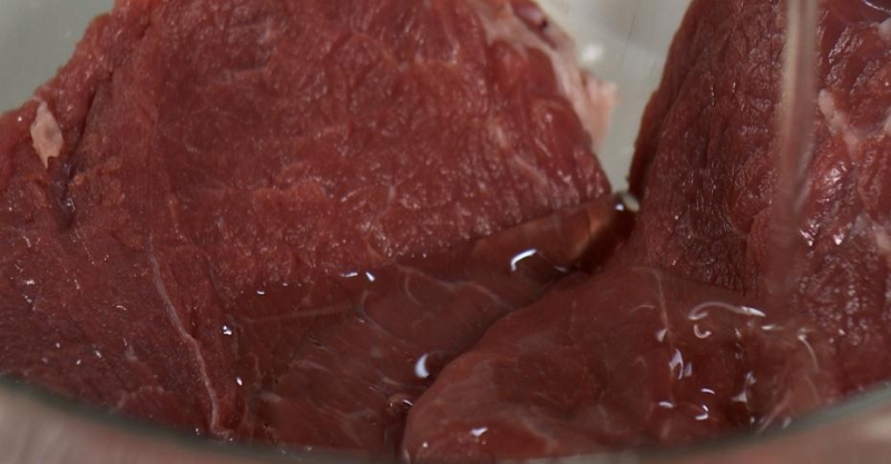 Шпажка с мини-стейком и креветкой