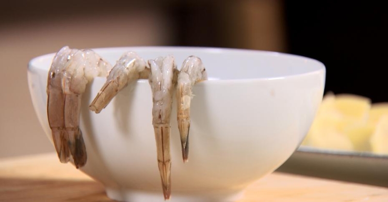 Шпажка с мини-стейком и креветкой