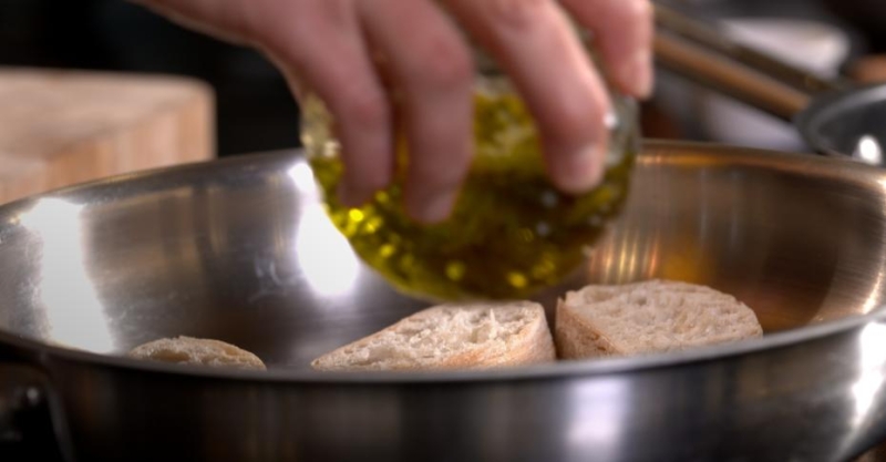 Брускетты с креветками