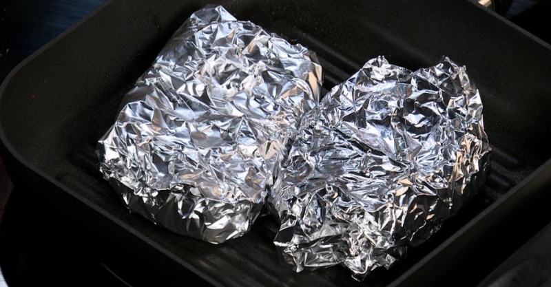 Шпажка с мини-стейком и креветкой