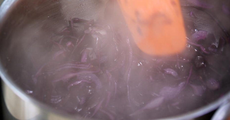 Краснокочанная капуста тушёная с ряженкой