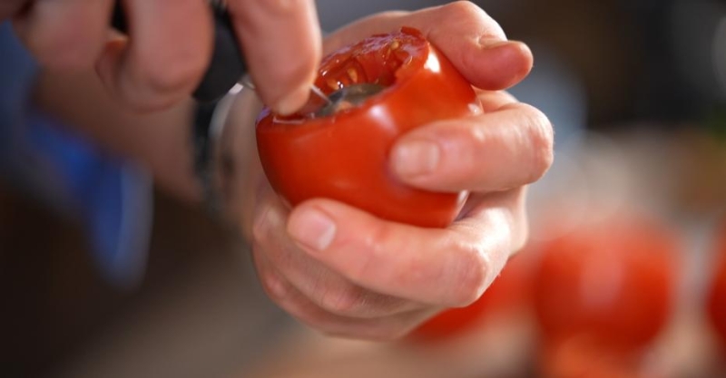 Фаршированные томаты с базиликом