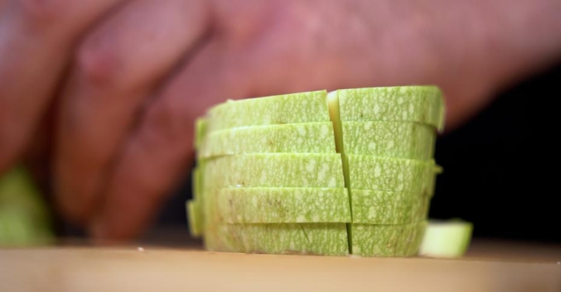 Салат с фасолью и кабачками