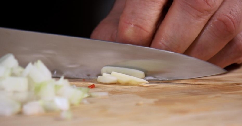 Салат с фасолью, мидиями и корейской морковью