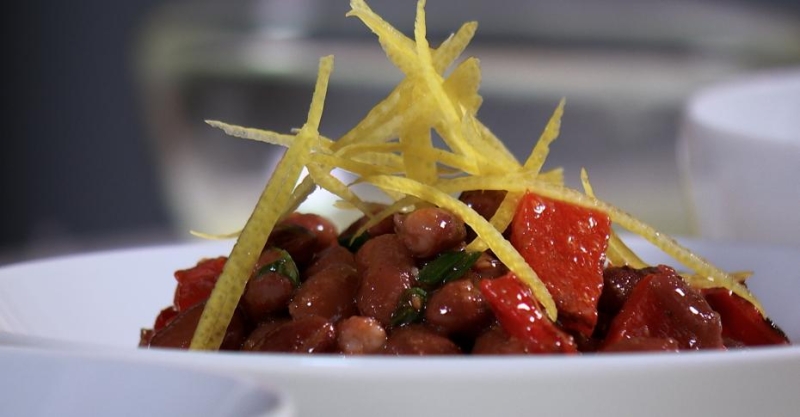 Салат с фасолью и запечённым болгарским перцем