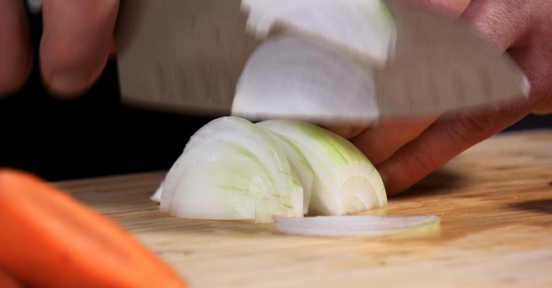 Салат с фасолью, грибами и овощами