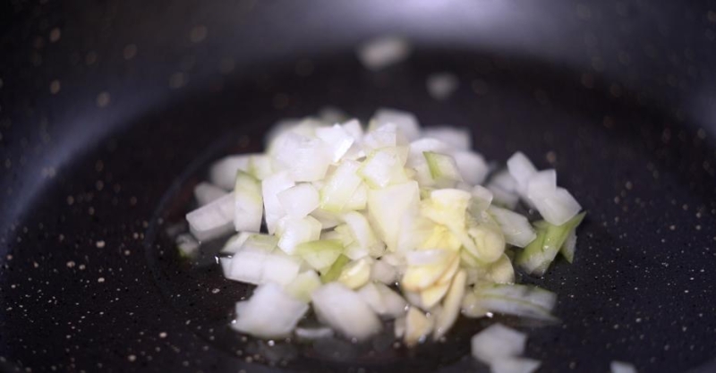 Салат с фасолью, мидиями и корейской морковью