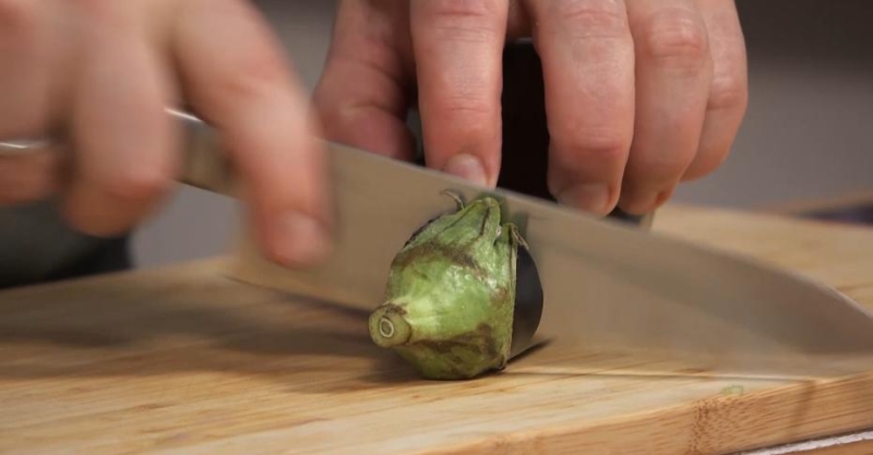 Салат с баклажанами и битыми огурцами