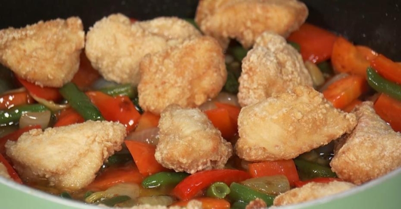 Куриный попкорн с овощным гарниром