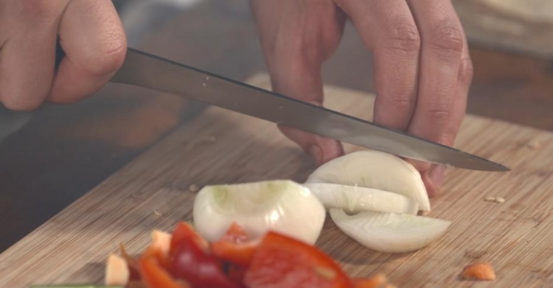 Глазированные медальоны и салат