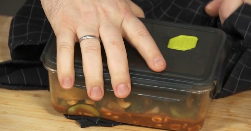 Салат с баклажанами и битыми огурцами