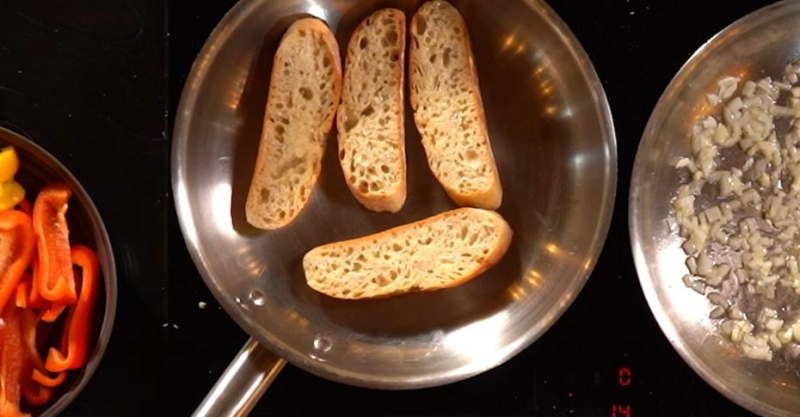 Брускетты с пеперонатой