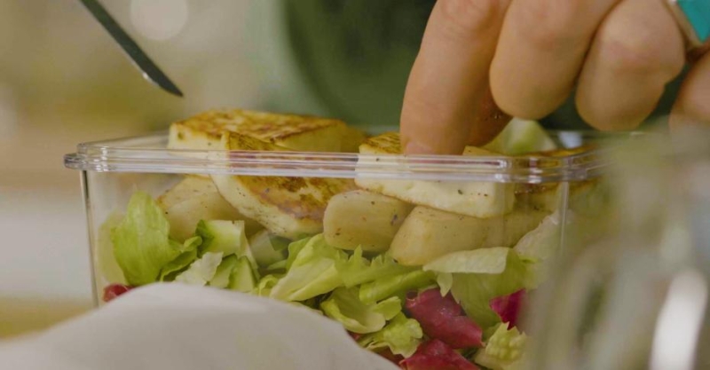 Зелёный салат с грушей