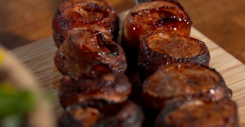 Глазированные медальоны и салат