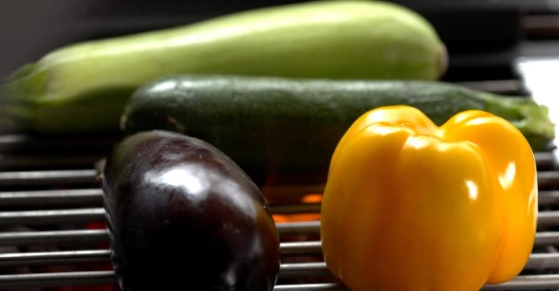 Глазированные медальоны и салат