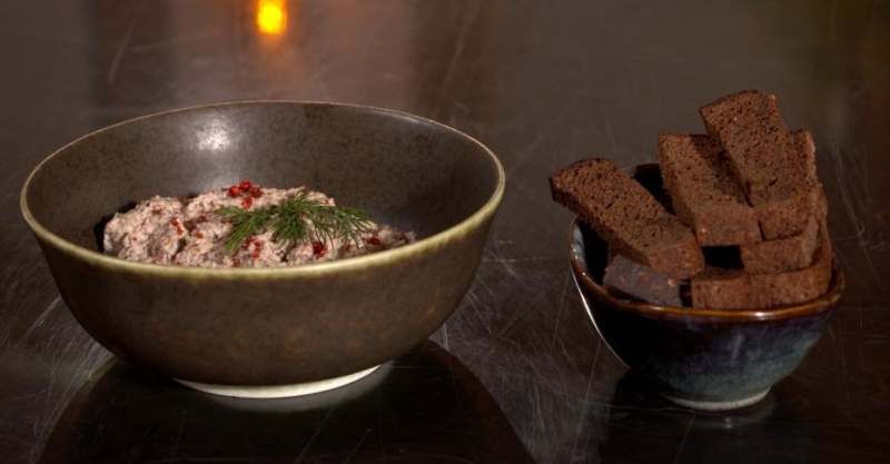 Кростини с грибным паштетом