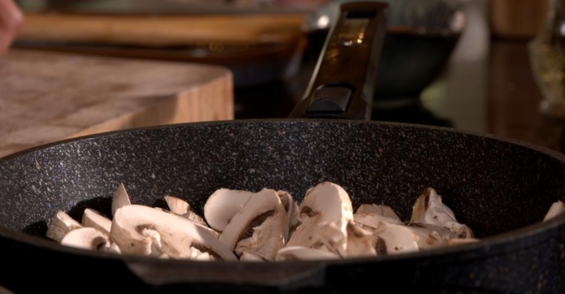 Кростини с грибным паштетом