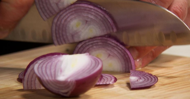 Салат с манго и тунцом