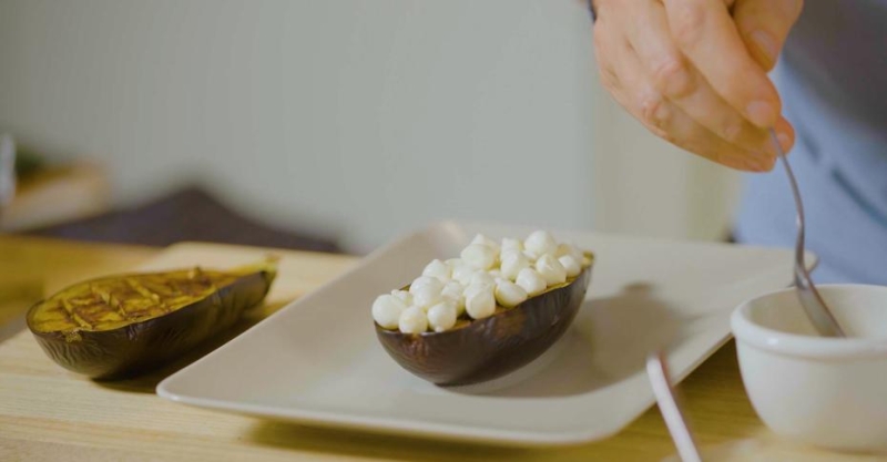 Запечённый баклажан с моцареллой