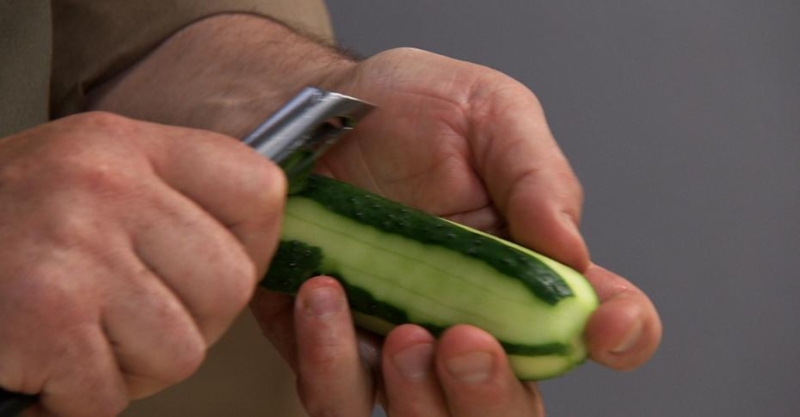 Салат с манго и креветками